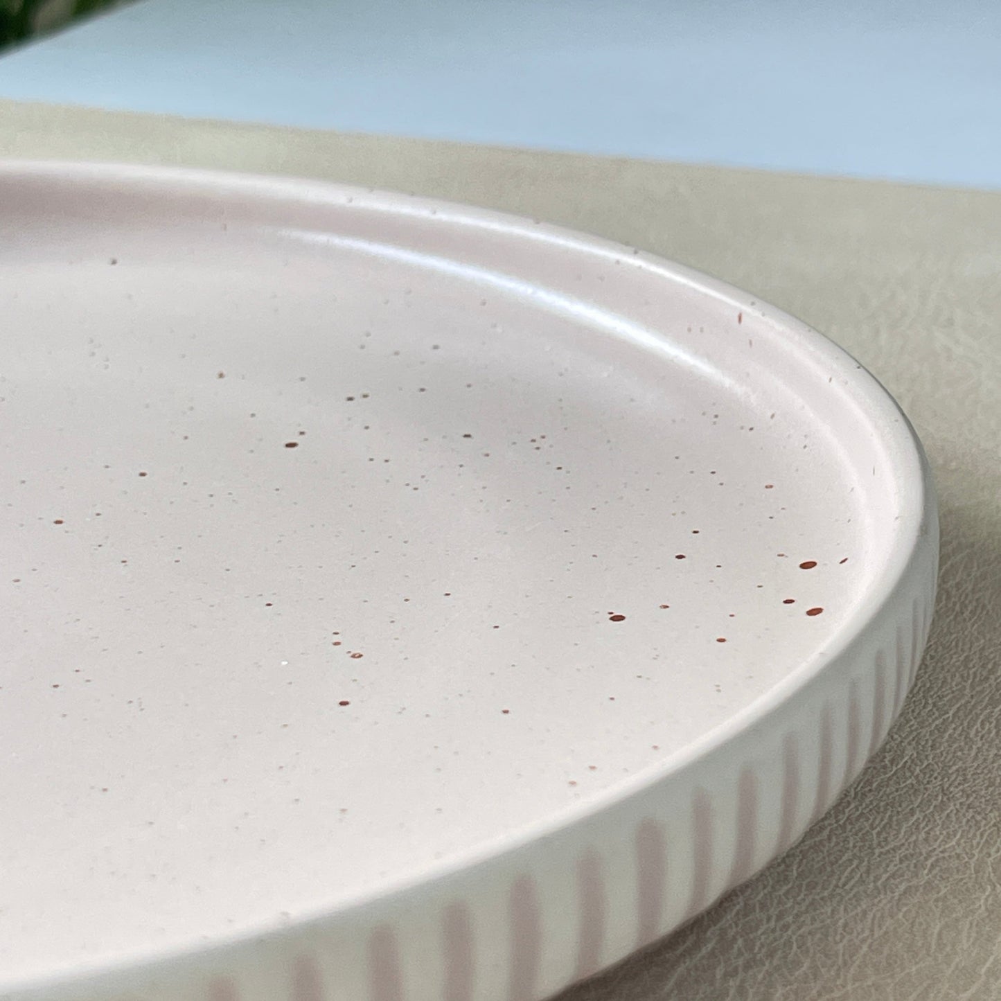 8 inch Pebble Edge Classic Plate ( Old Rose Matte )